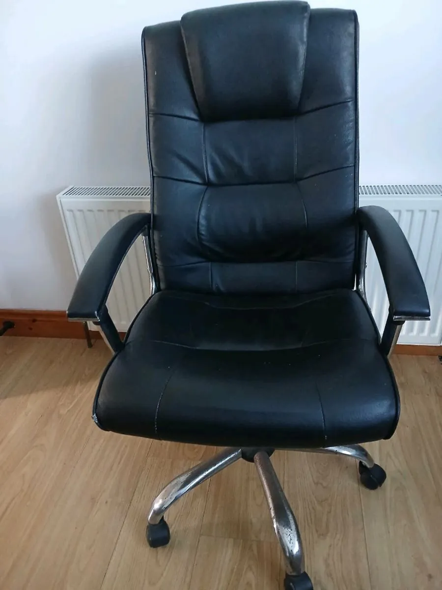 Office chair - Image 1