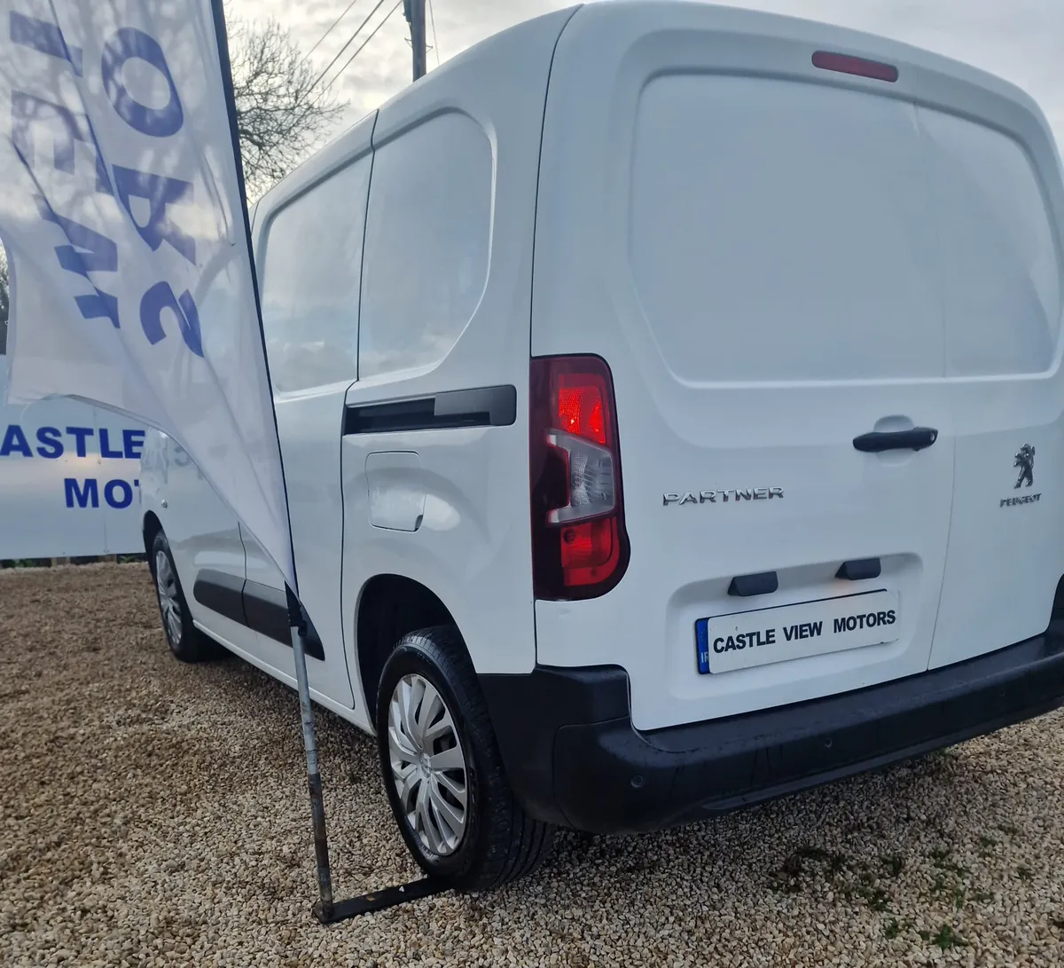 202 PEUGEOT PARTNER 3 SEATS MINT DOE GALWAY - Image 3