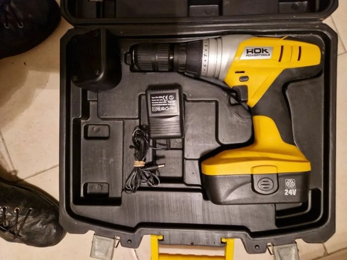 ROK POWERTOOLS DRILL, Charger, Bits in Carry Case - Image 1