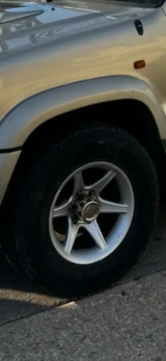Isuzu trooper wheels wanted - Image 1