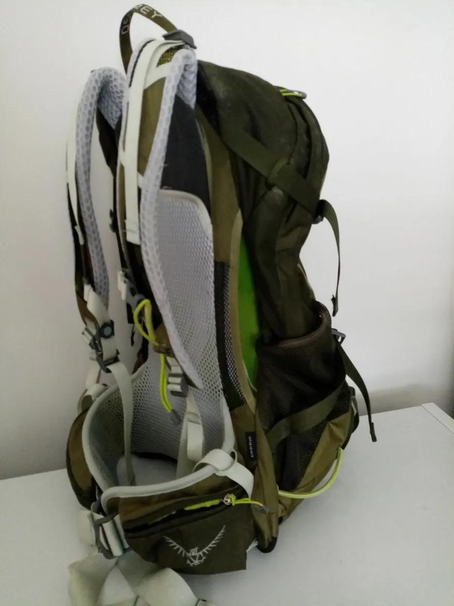 Backpacking  osprey  stratos 50L in black....... - Image 1