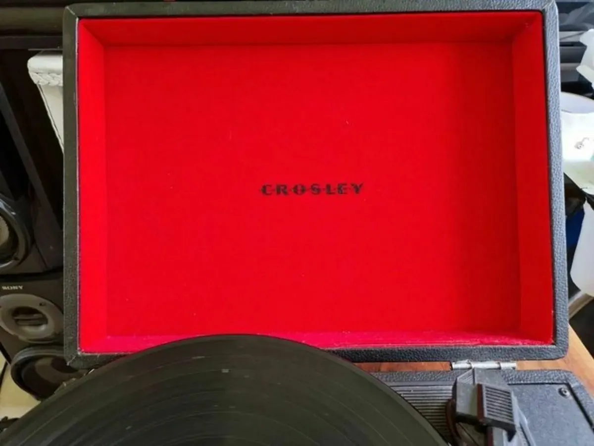 ROSLEY Turntable Record Player, Model CR8005A-BK - Image 4