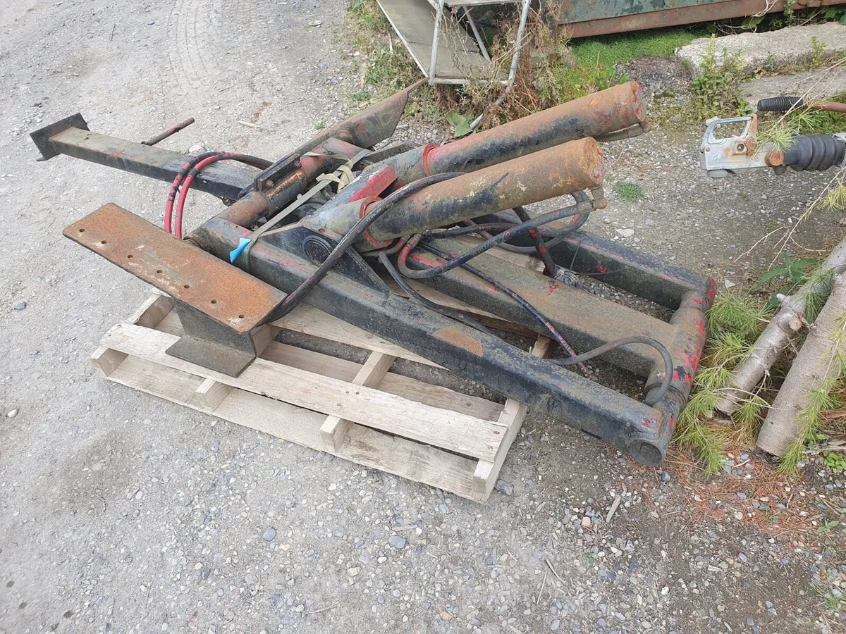 Twin under floor tipper rams & frame - Image 2