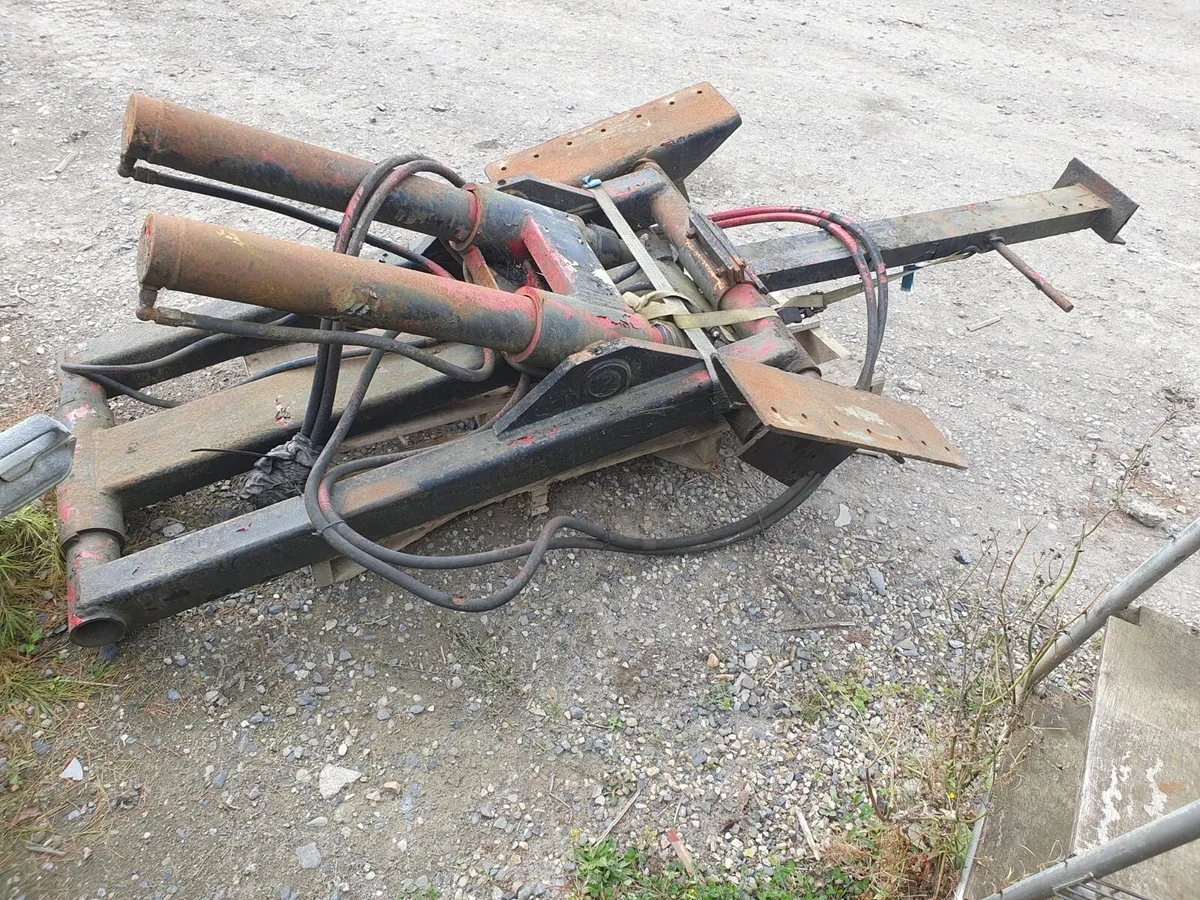 Twin under floor tipper rams & frame - Image 3