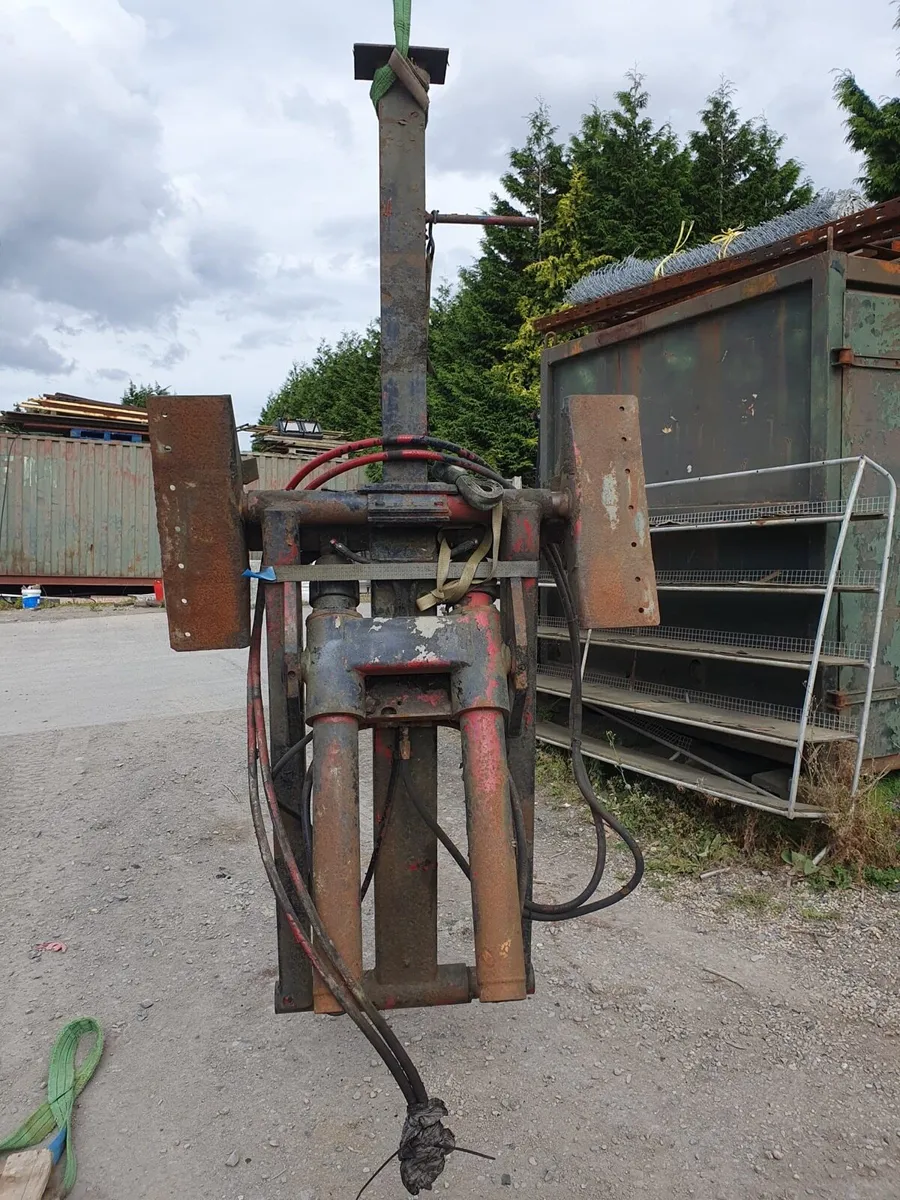 Twin under floor tipper rams & frame - Image 4