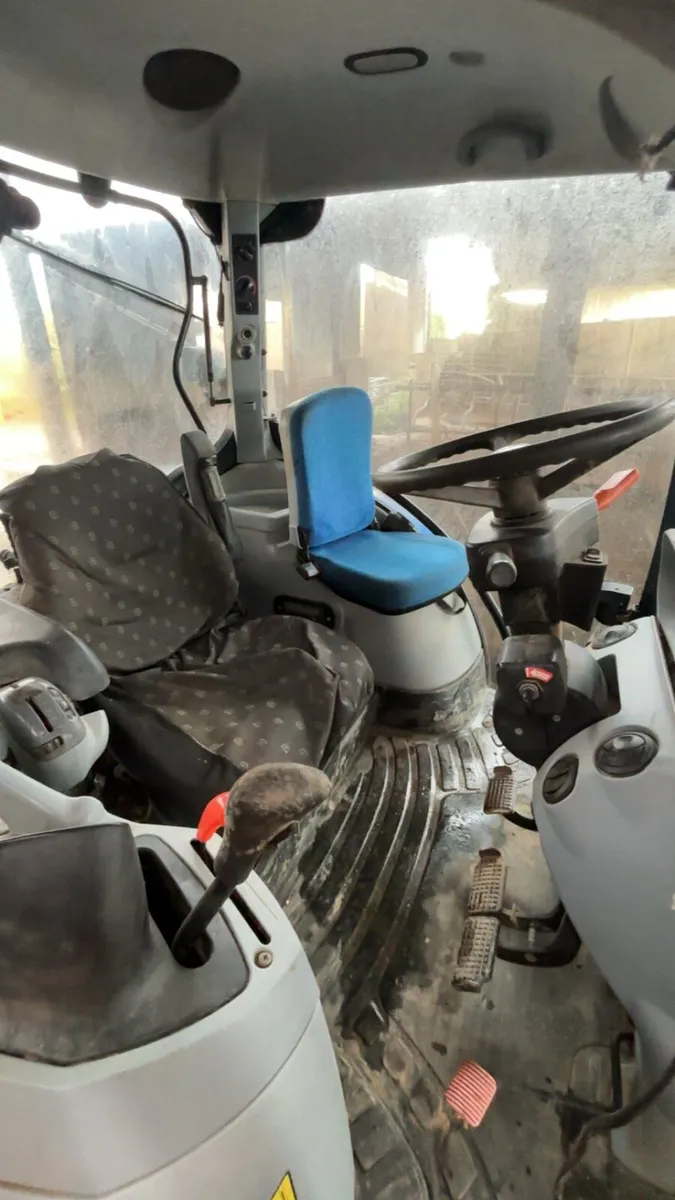 2009 New Holland T6030 Plus - Image 4
