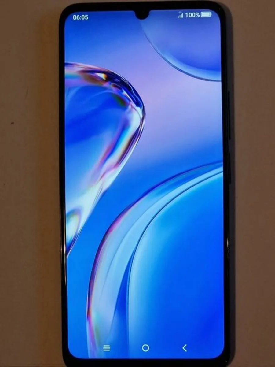 NEW in BOX, TCL40 SE Mobile Phone - Image 1