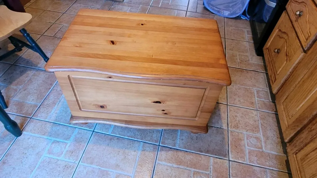 Blanket box - Image 1