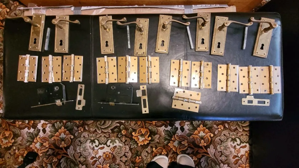 Assortment of door locks, handles and accessories - Image 1