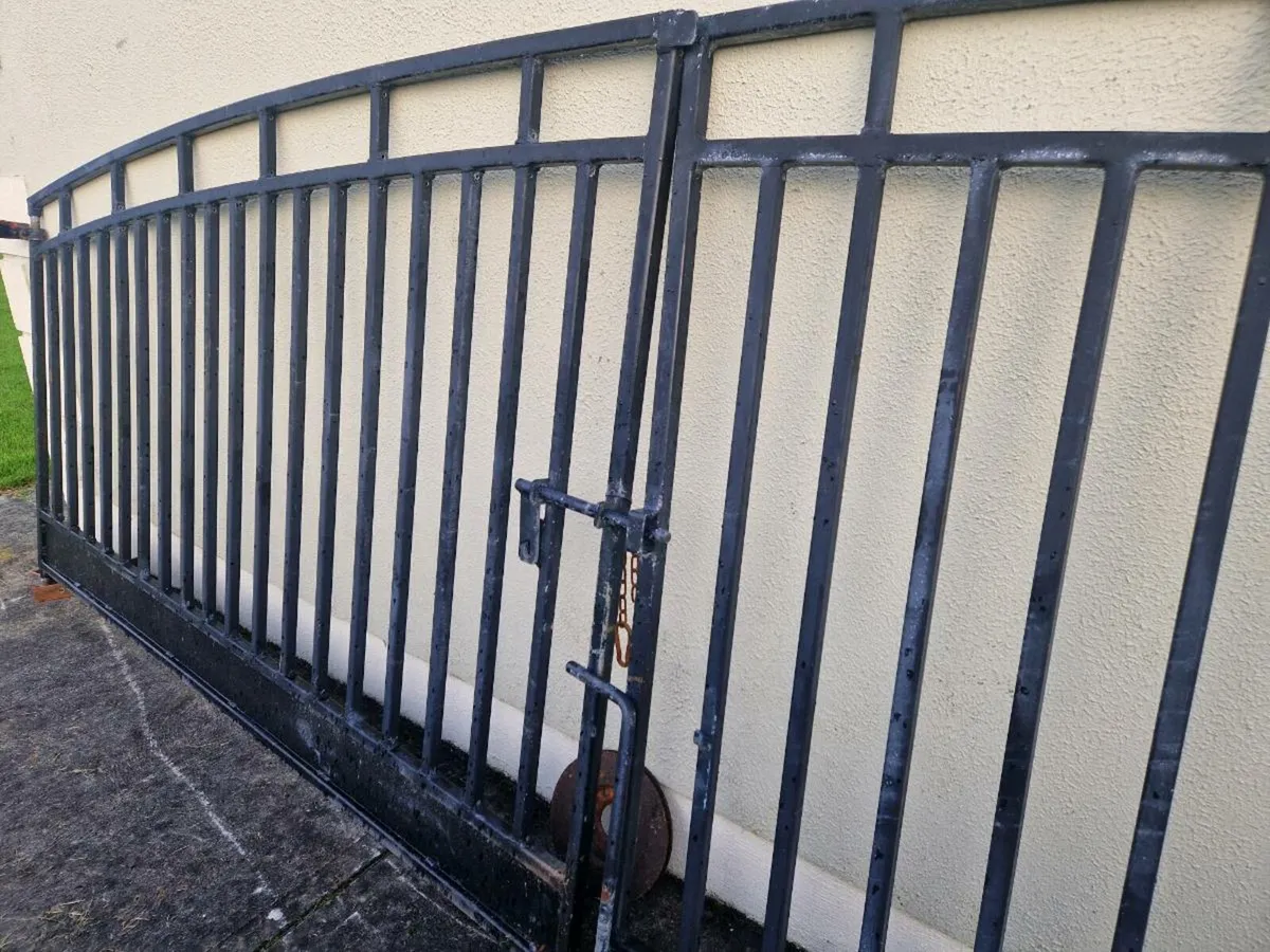 16 foot wide steel gates - Image 3
