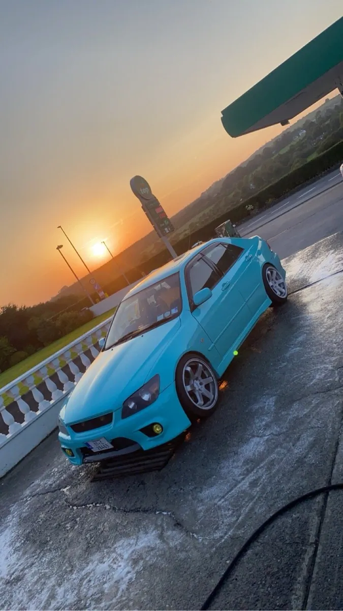 Lexus is200 - Image 1