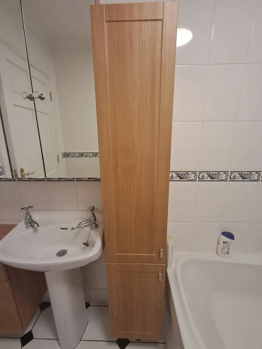 Bathroom csbinet and drawers - Image 4