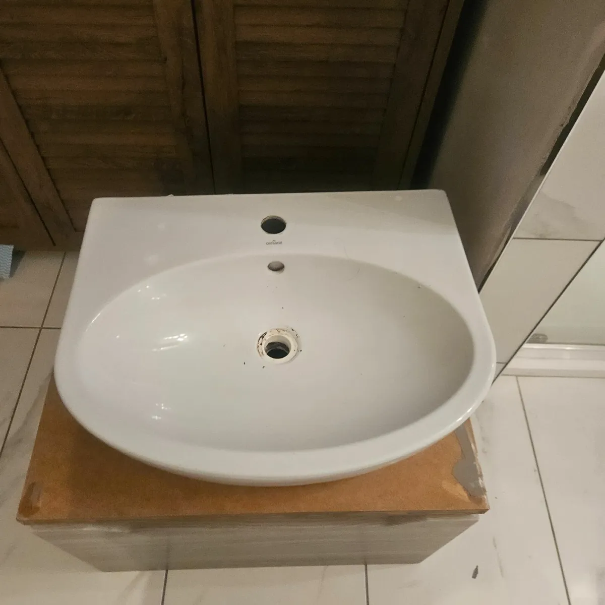 Wall hung vanity - Image 2
