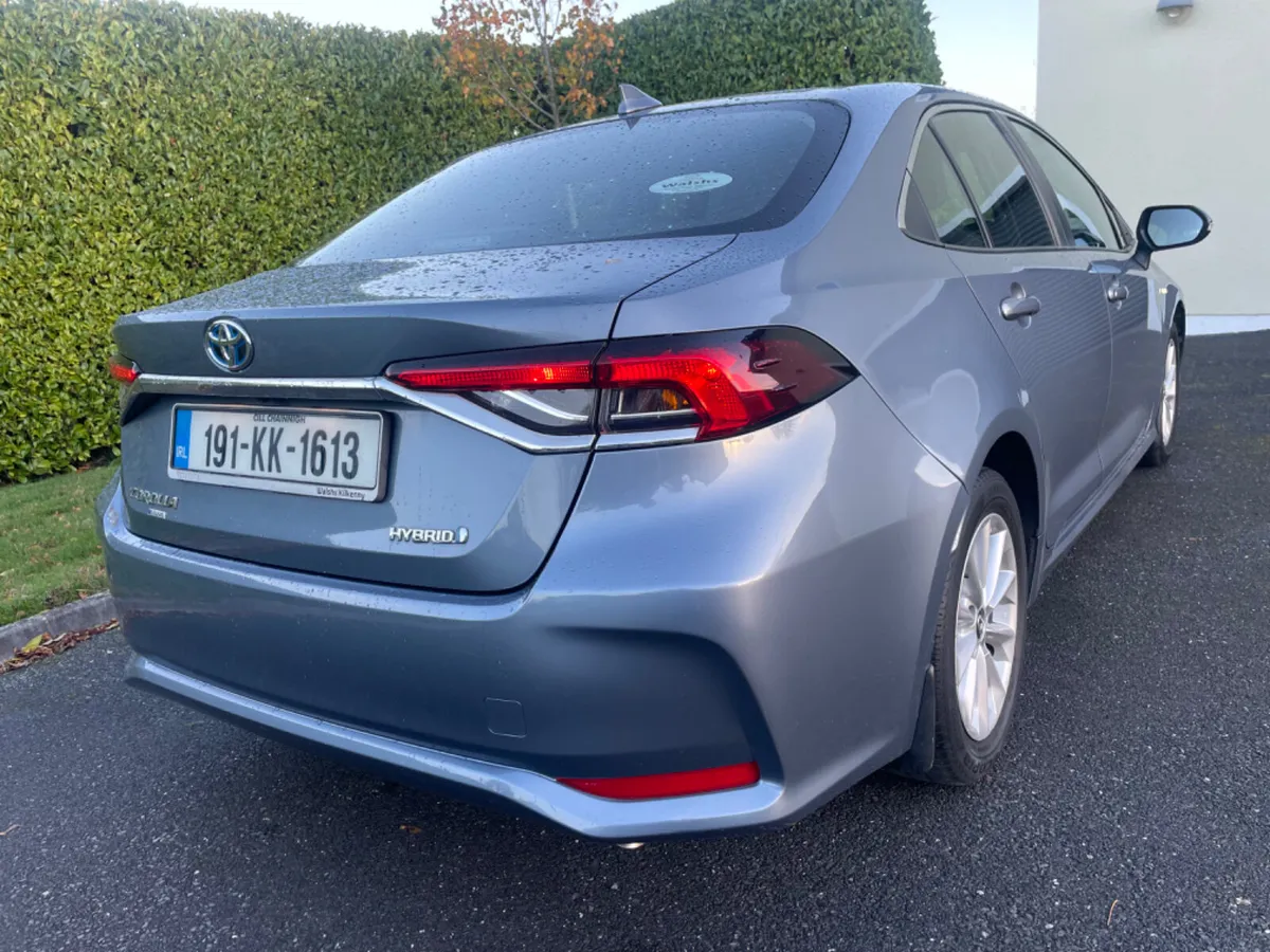 Toyota Corolla 2019 Hybrid - Image 3