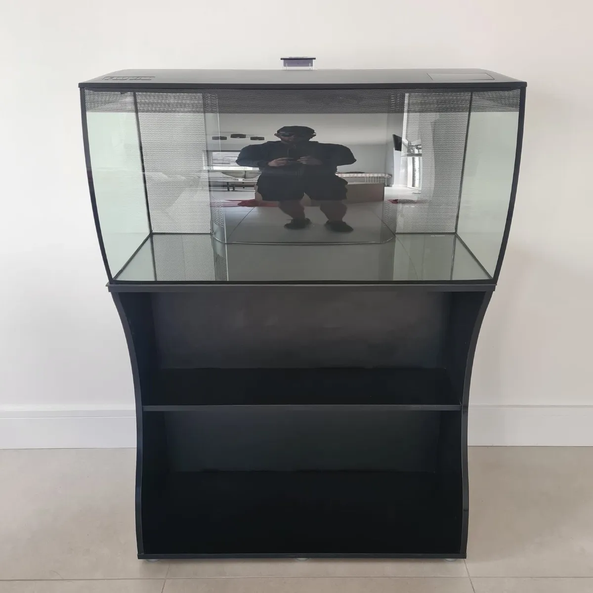 Marine (Salt Water) Fish Tank, Stand & Accessories - Image 2