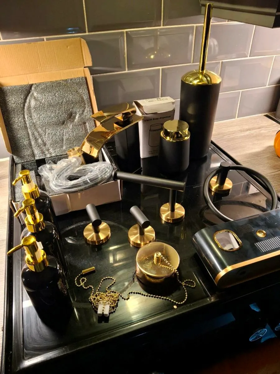 BATHROOM ACCESSORIES - Image 1