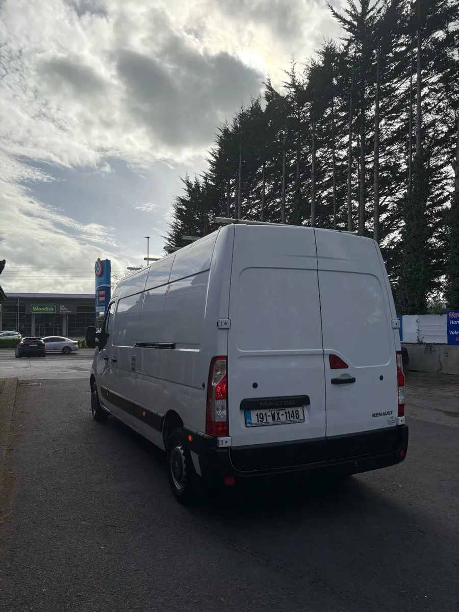 Van - Image 3
