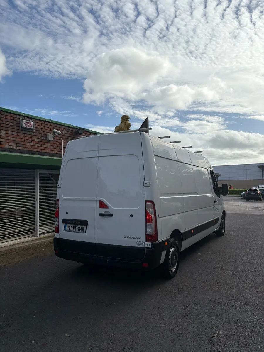 Van - Image 4