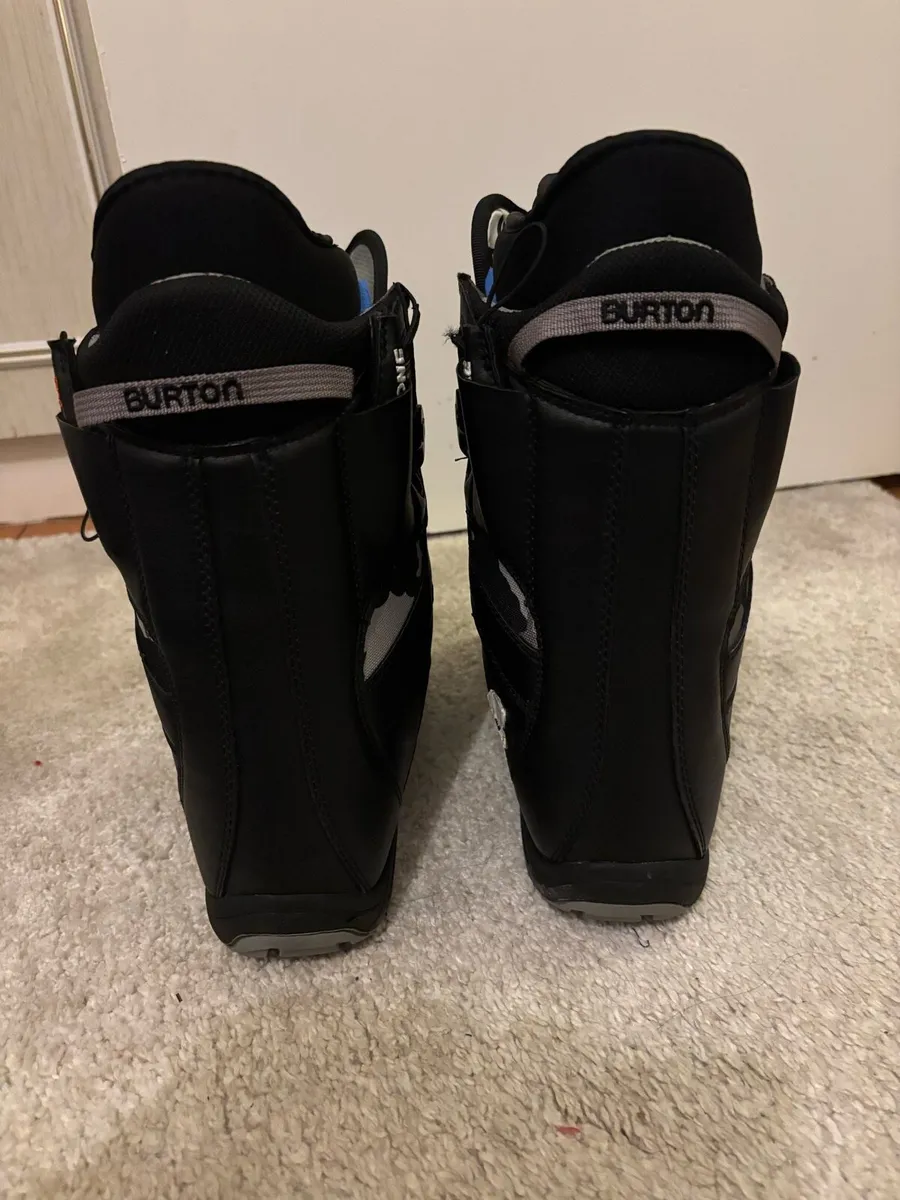 Burton snowboard boots women’s size 5 with bag - Image 2