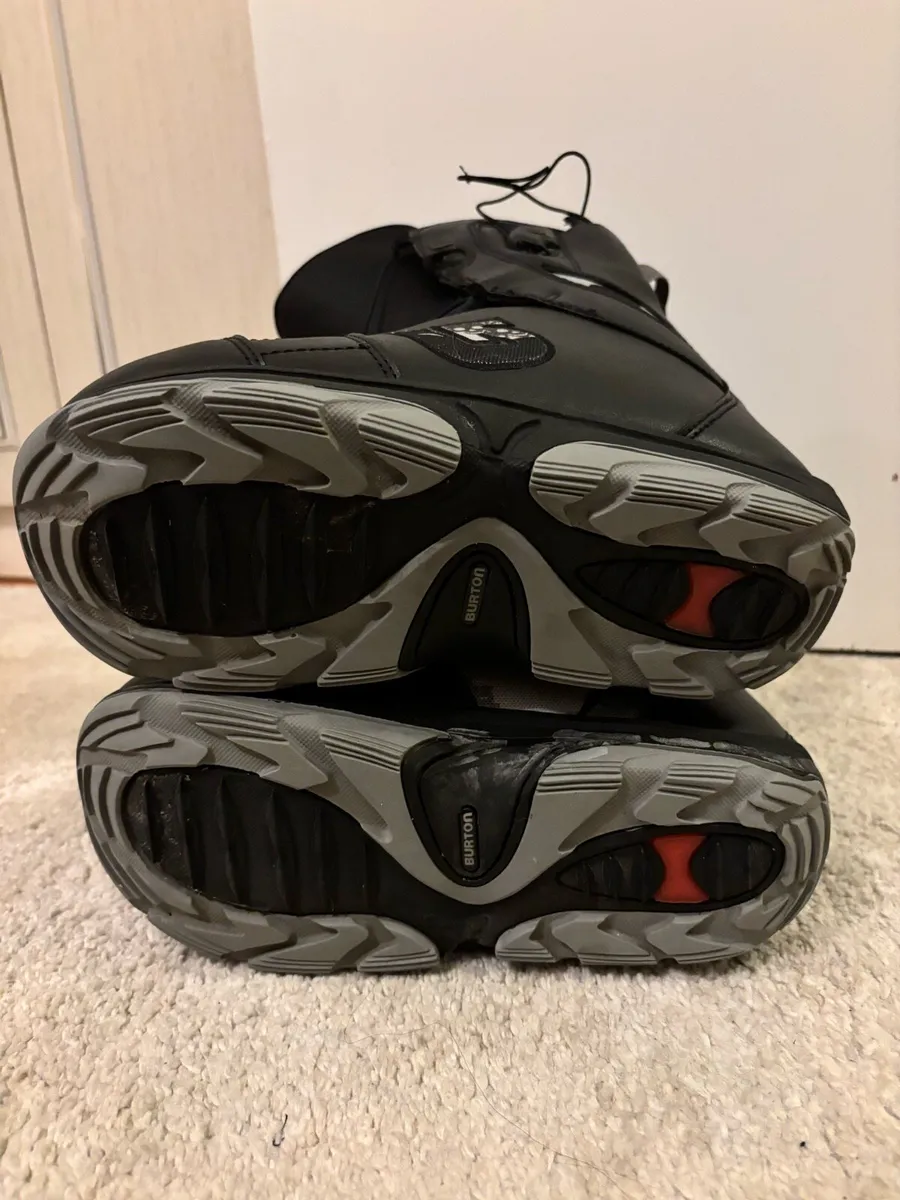 Burton snowboard boots women’s size 5 with bag - Image 3