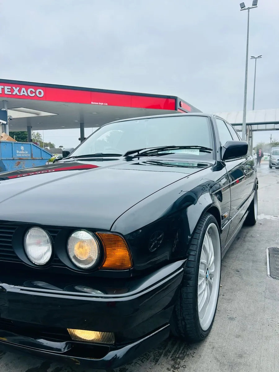 BMW E34i - Image 1