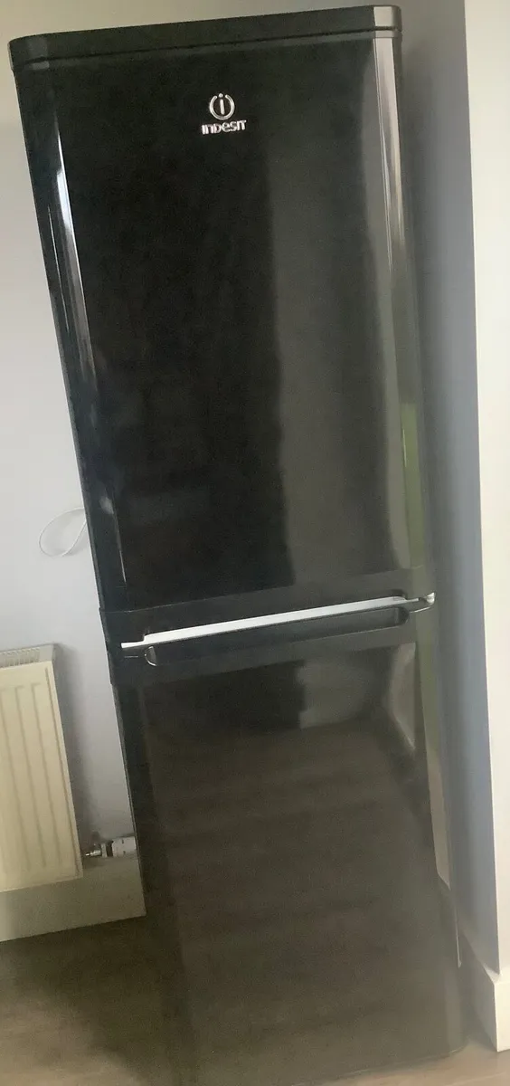 Fridge/freezer - Image 1