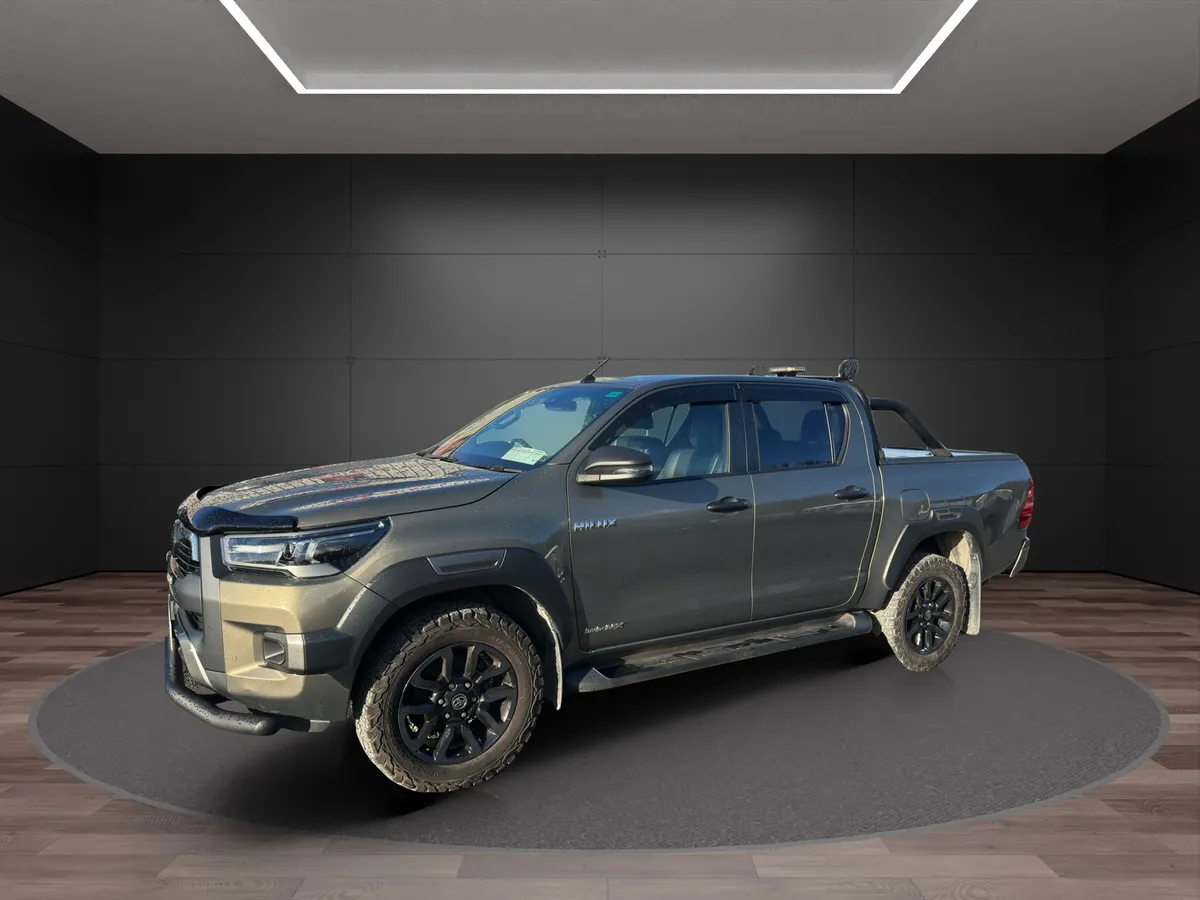 Toyota Hilux Invincible x - Image 2