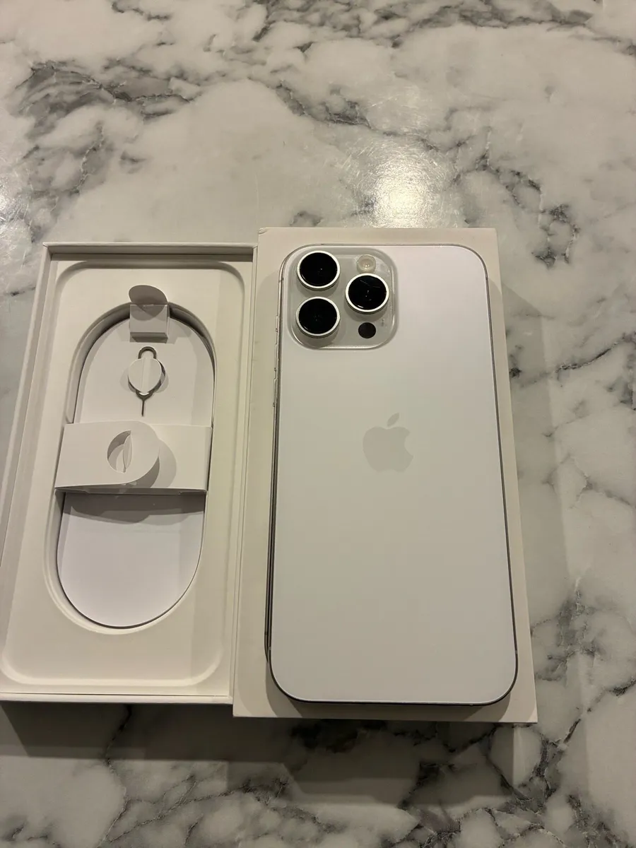 Phone 16 Pro Max, White Titanium, 256GB - Image 3