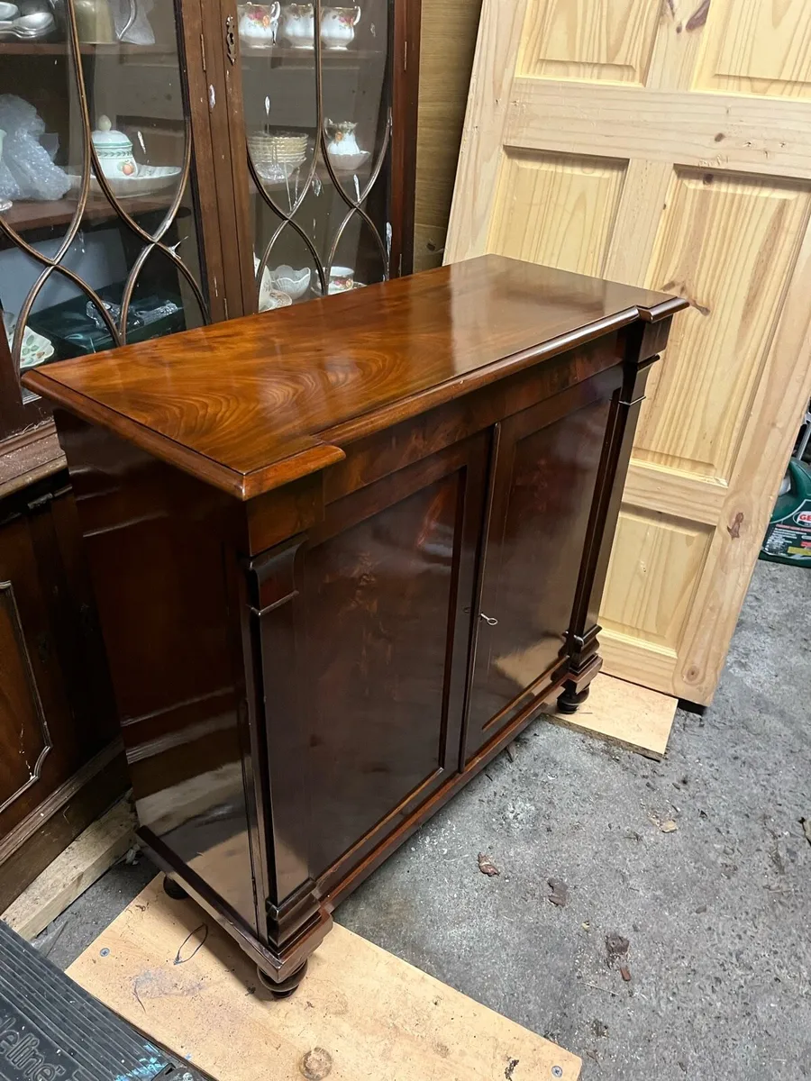 Mahogany cabinet - Image 2