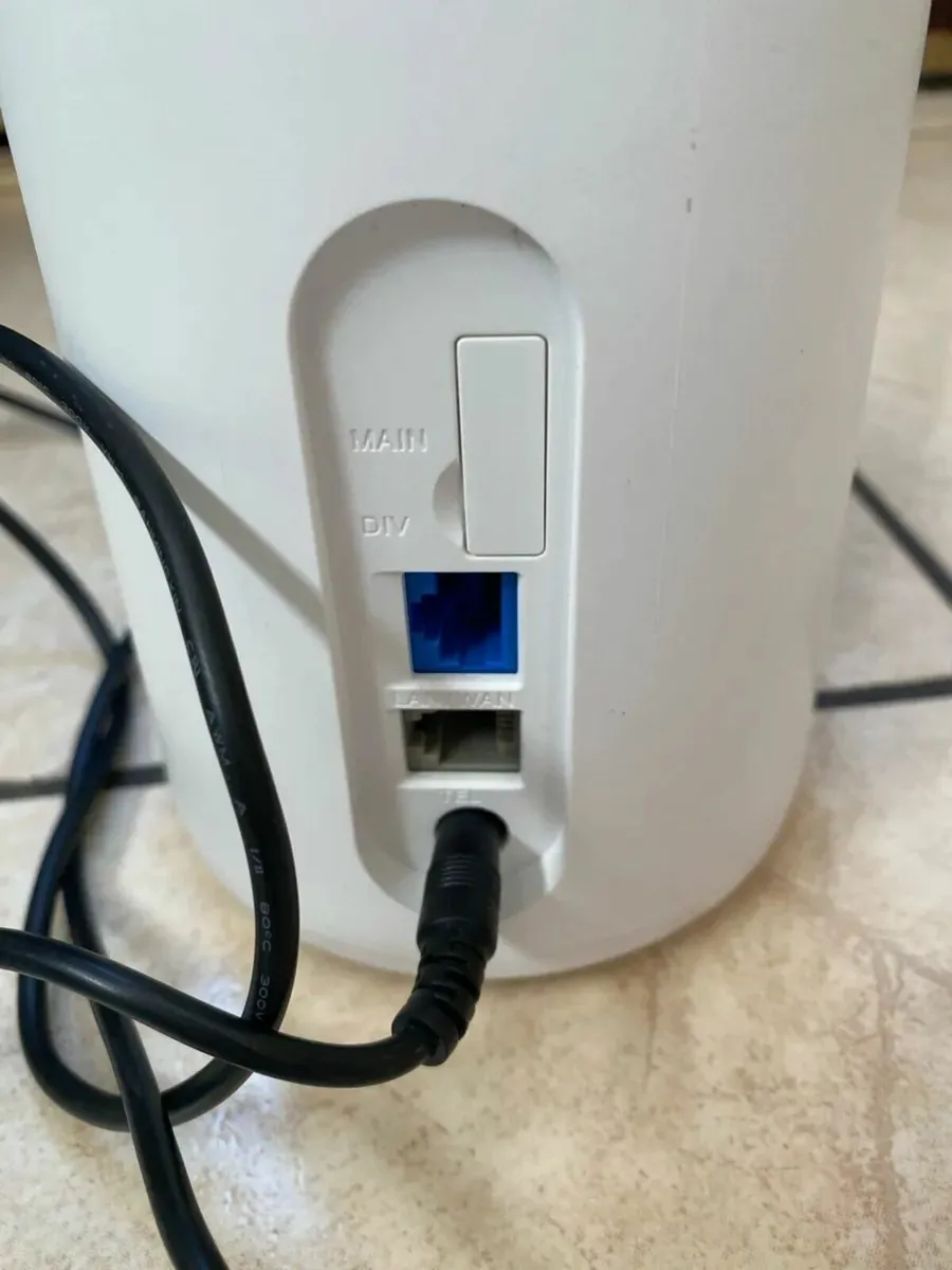 Huawei B528s-23a Wifi 4G Router - Image 2