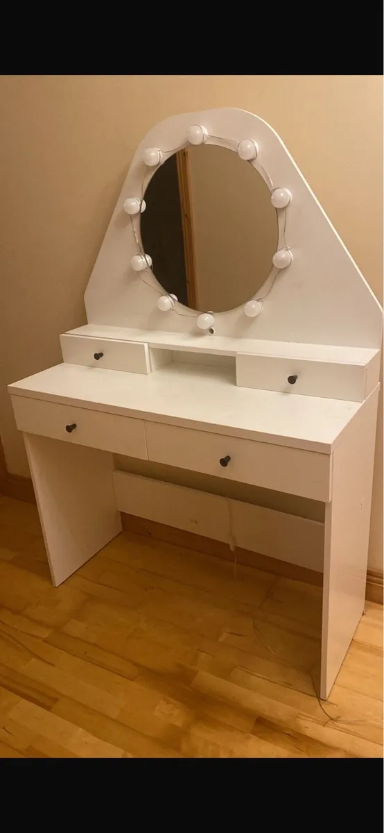 Vanity table