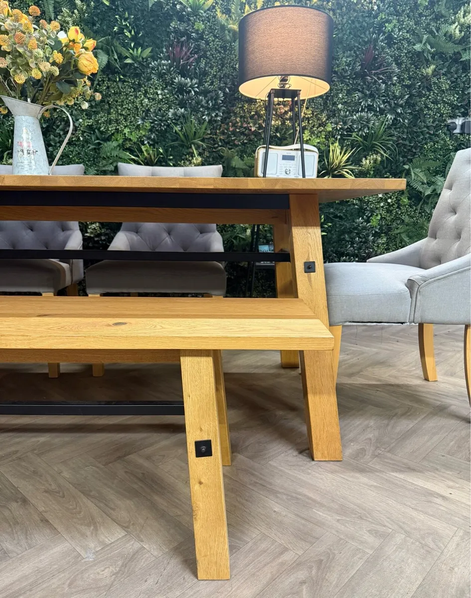 Oak kitchen table, 4 chairs & bench/dining set - Image 4