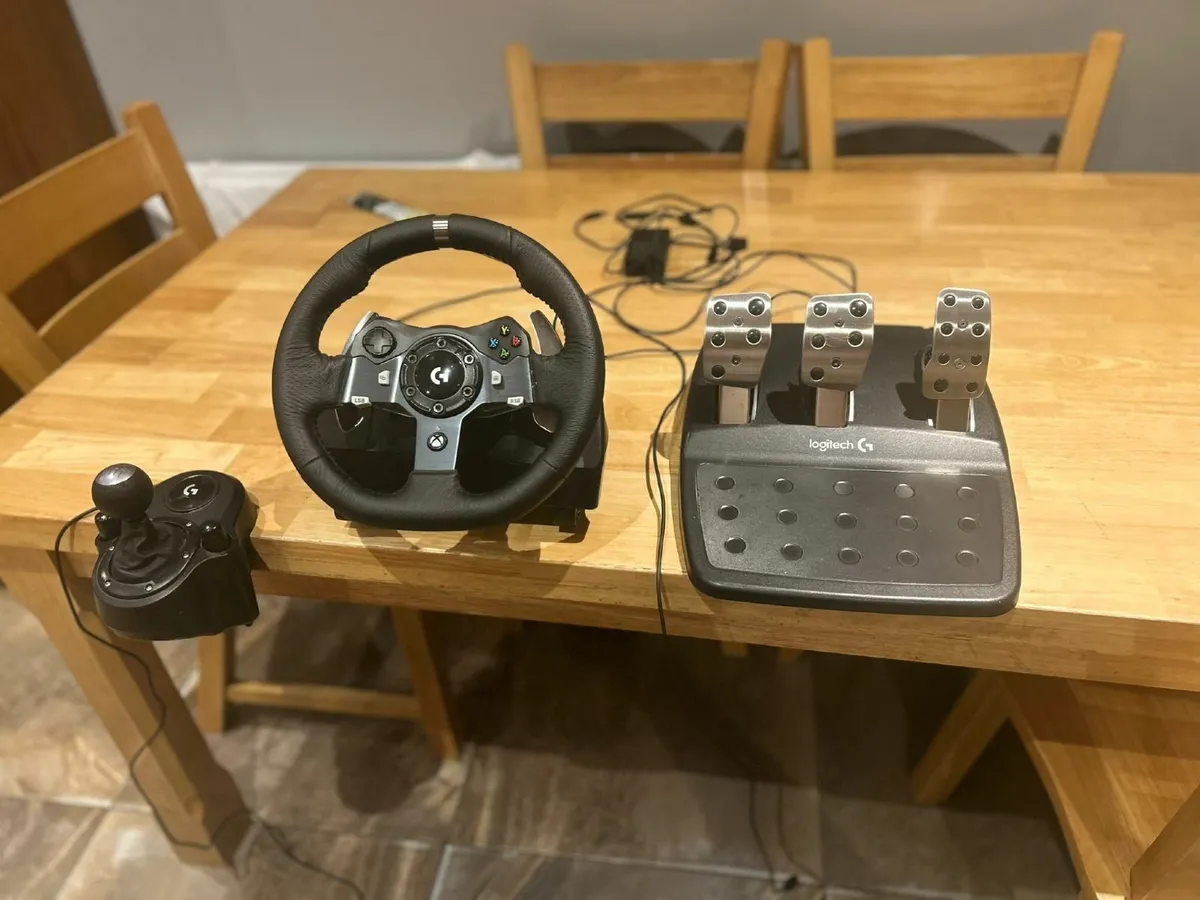 X box steering wheel and pedal - Image 1