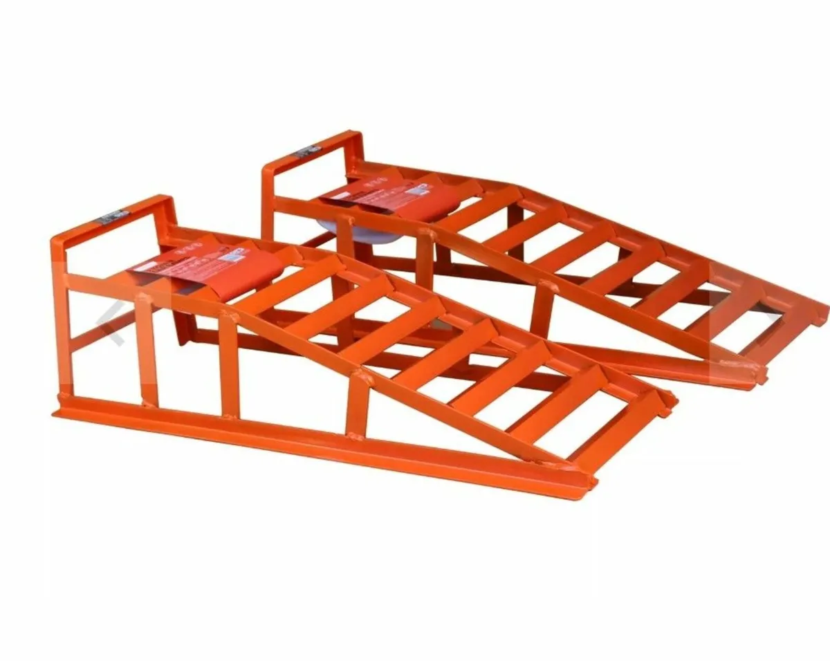 3 Tonne Low Profile Jack and 2 Tonne Car Ramps - Image 3