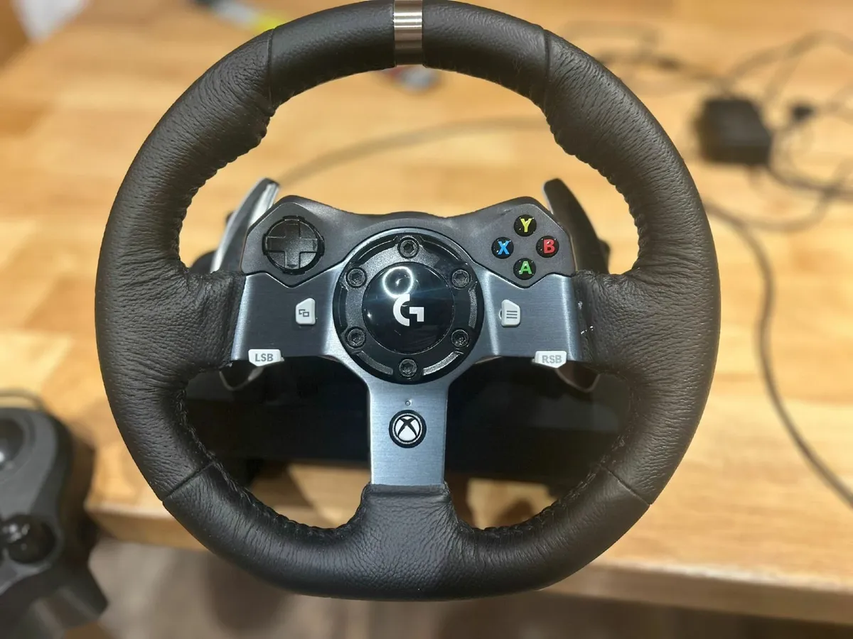 X box steering wheel and pedal - Image 2