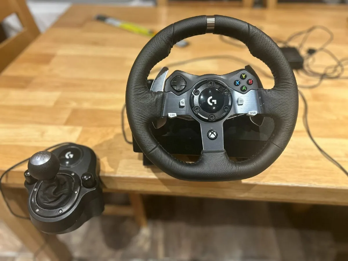 X box steering wheel and pedal - Image 4