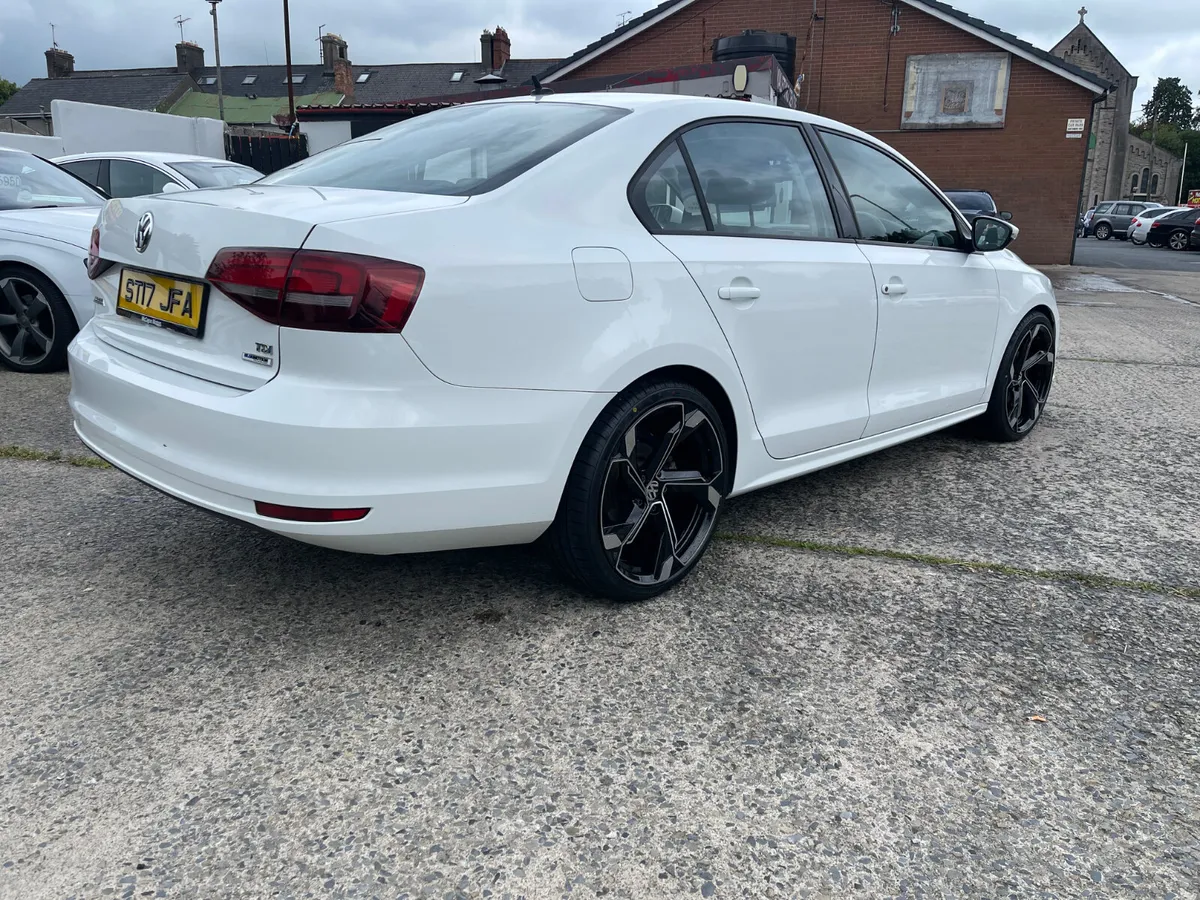 Volkswagen Jetta 2017 - Image 3