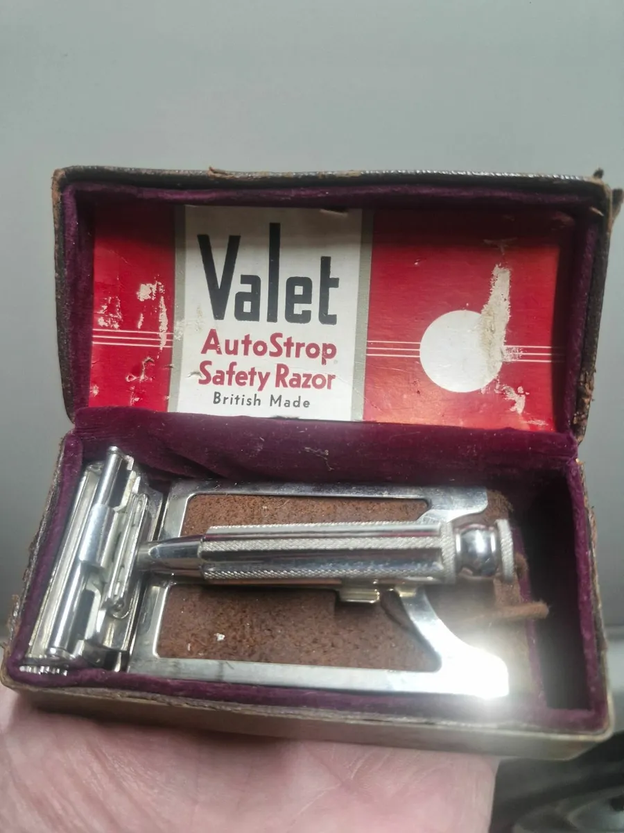 Collection of old tobacco tins and vintage razor - Image 1