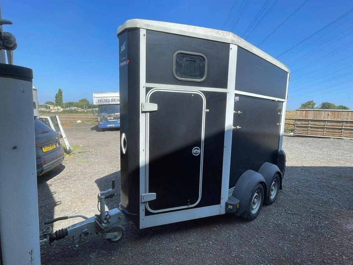 Ifor Williams HB403 Single/Mare foal box - Image 1