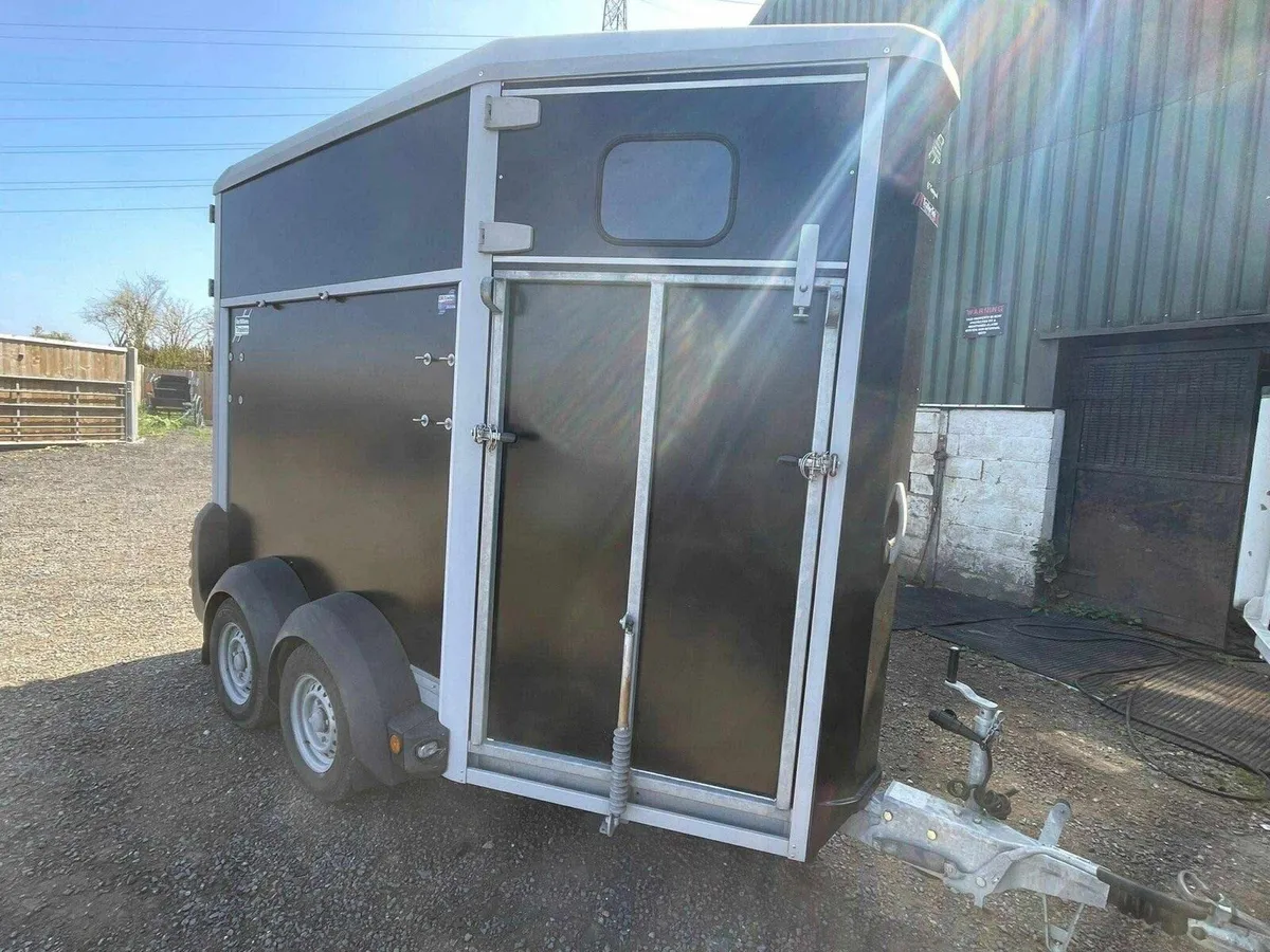 Ifor Williams HB403 Single/Mare foal box - Image 2