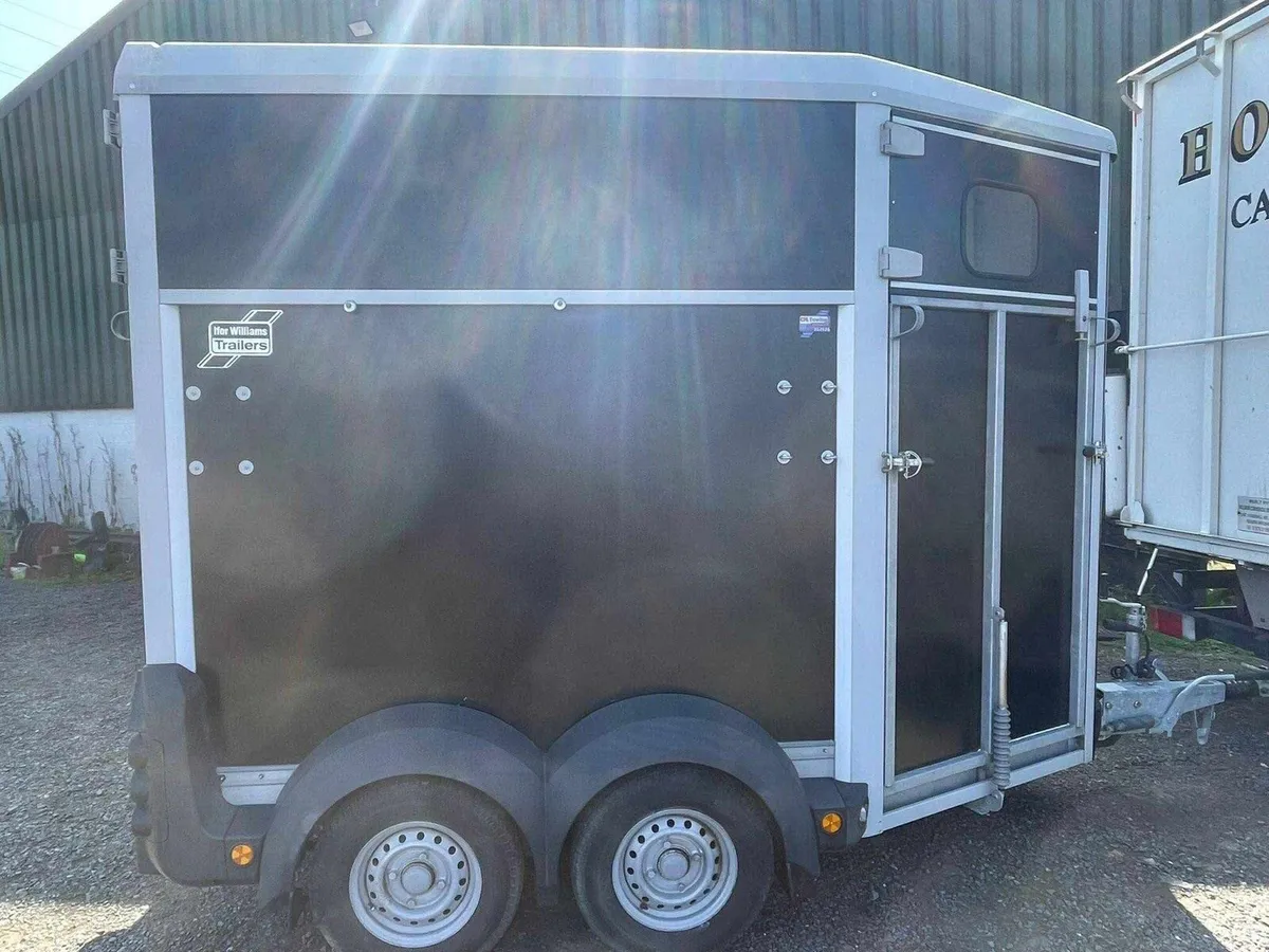 Ifor Williams HB403 Single/Mare foal box - Image 3