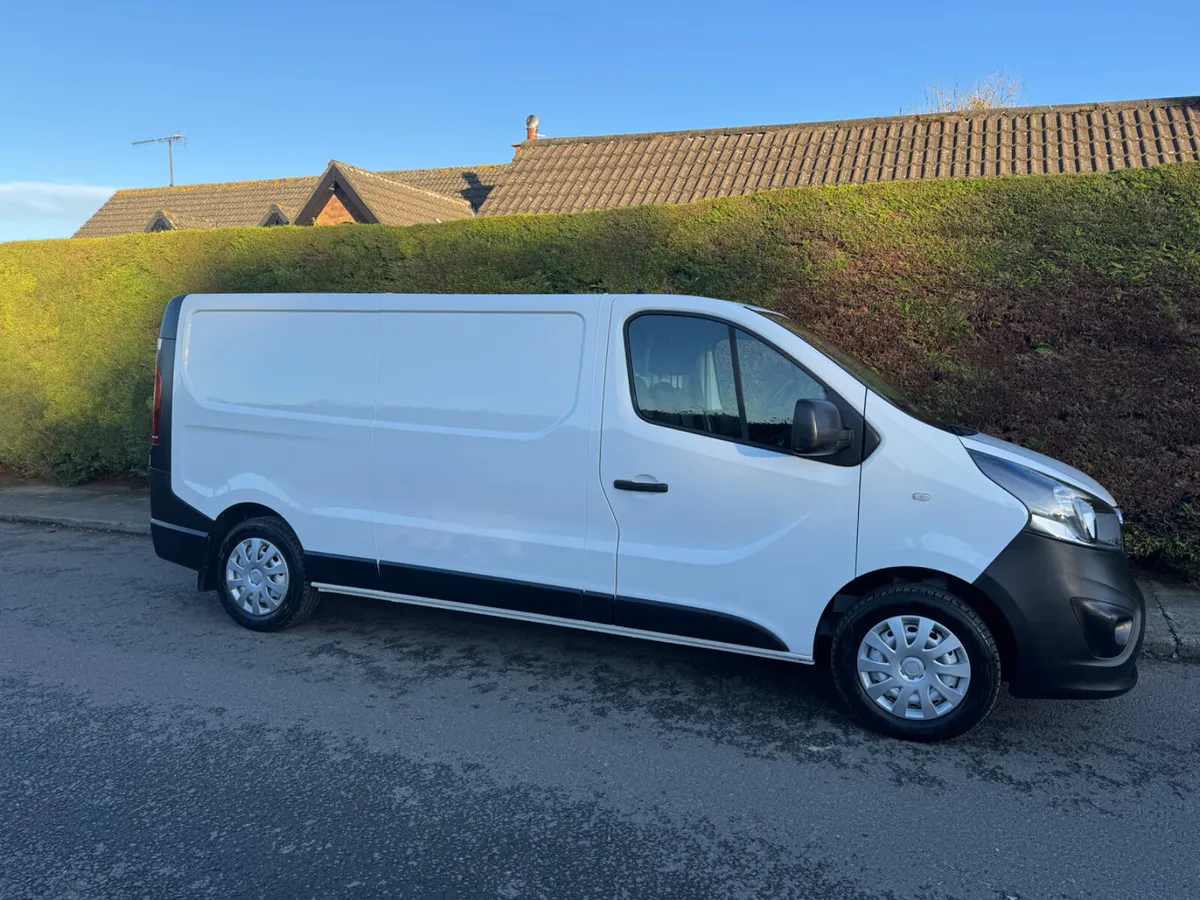 Opel Vivaro LOW MILEAGE cvrt 9/26 tax 9/26 - Image 2