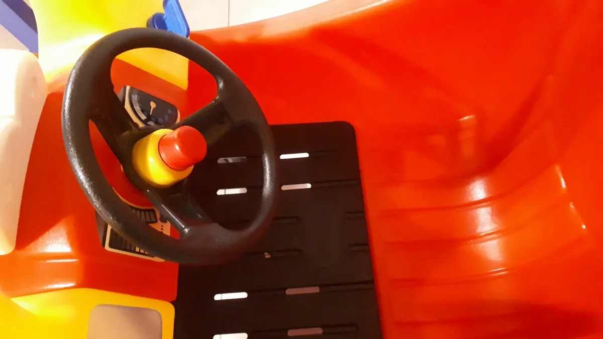 Cosy coupe car - Image 2