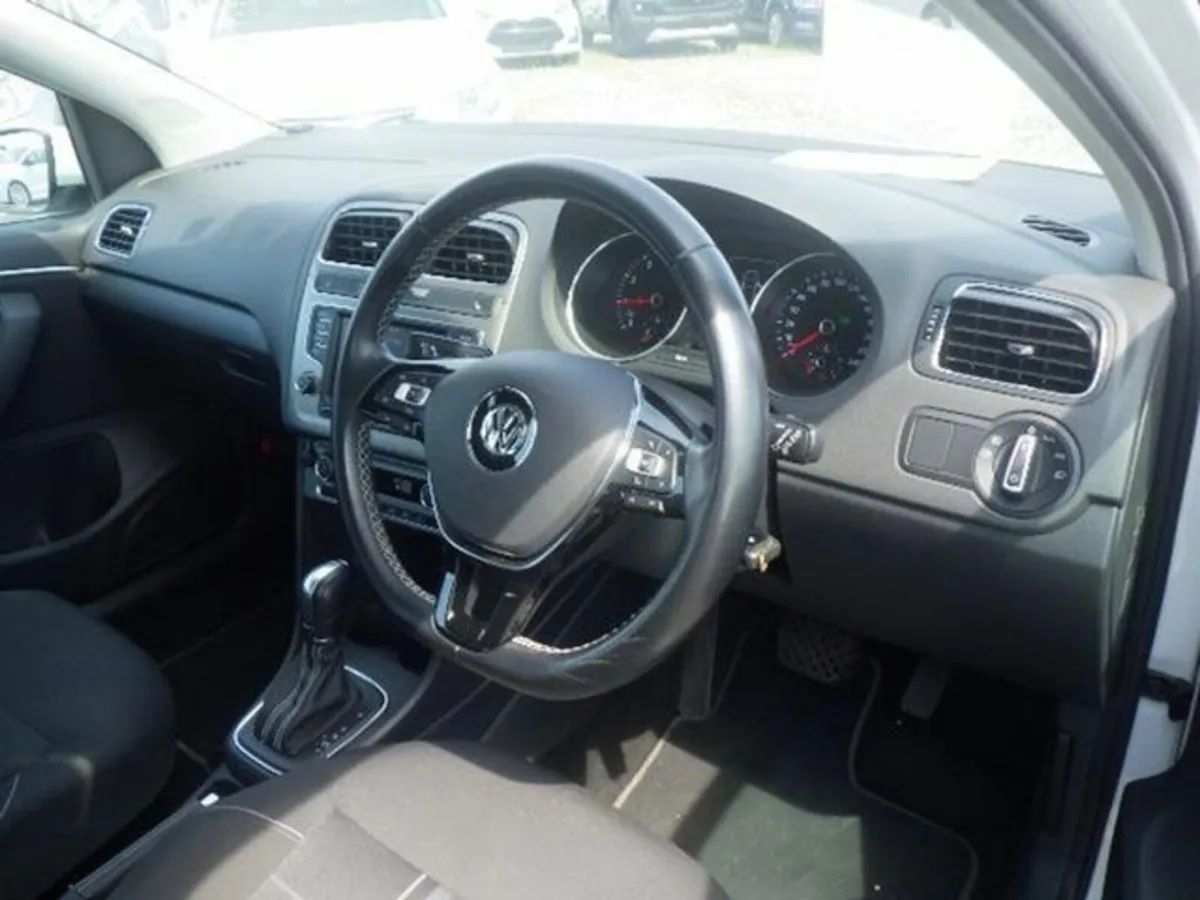 Volkswagen Polo 1.2 TSI ComfortLine Lounge - Image 2