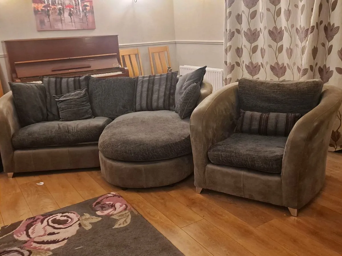 Sitting room suite - Image 1