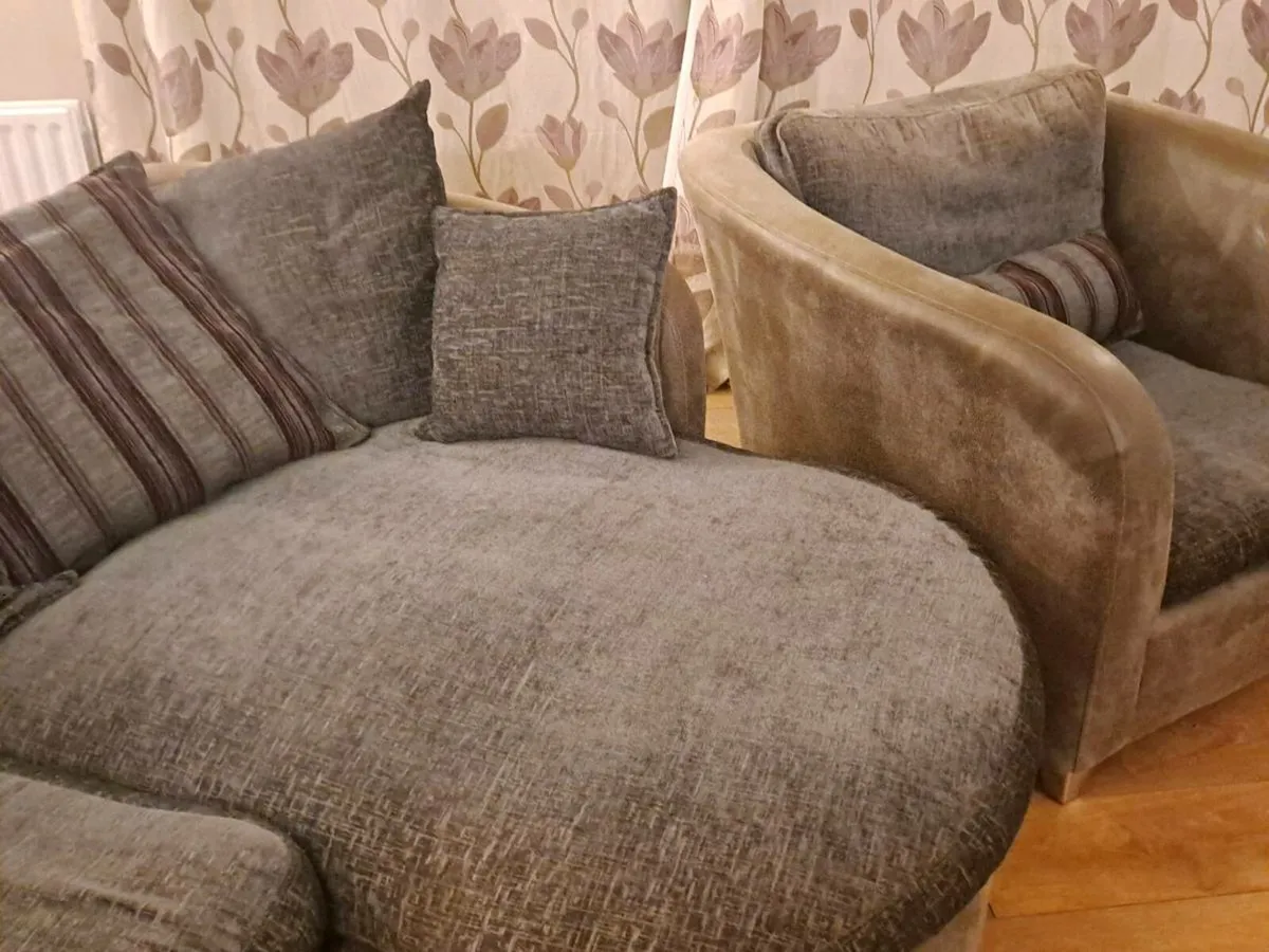 Sitting room suite - Image 4