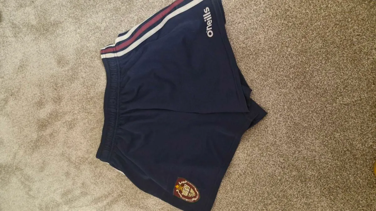 School uniform - Image 3
