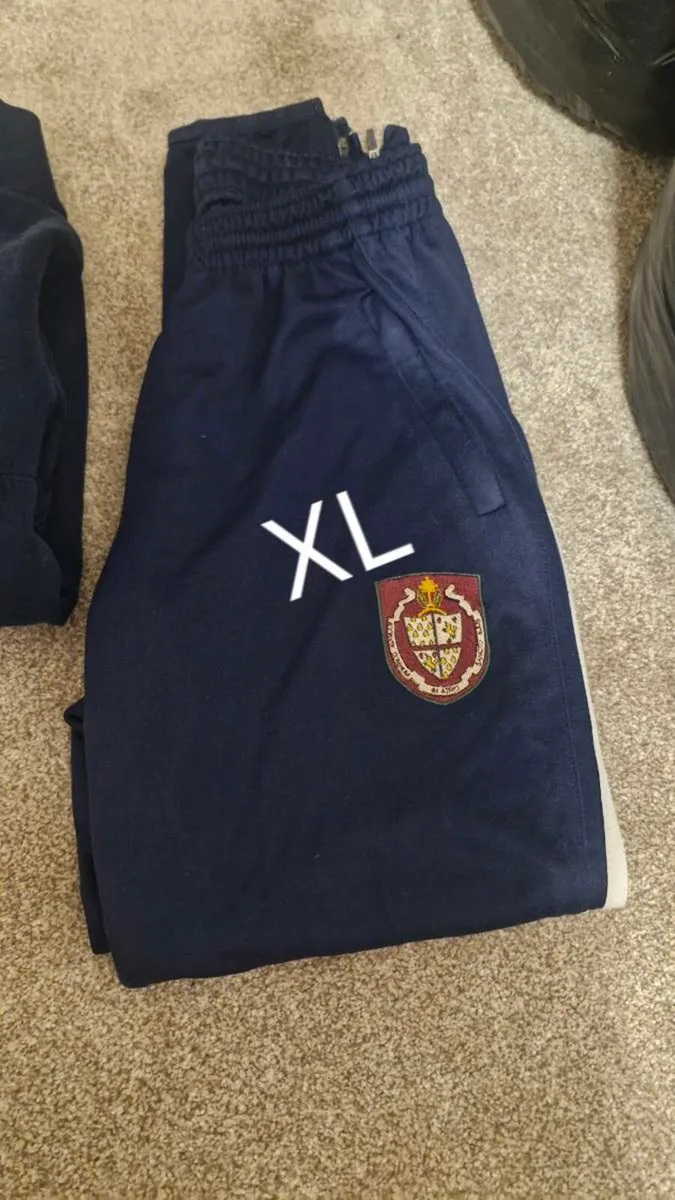 School uniform - Image 4