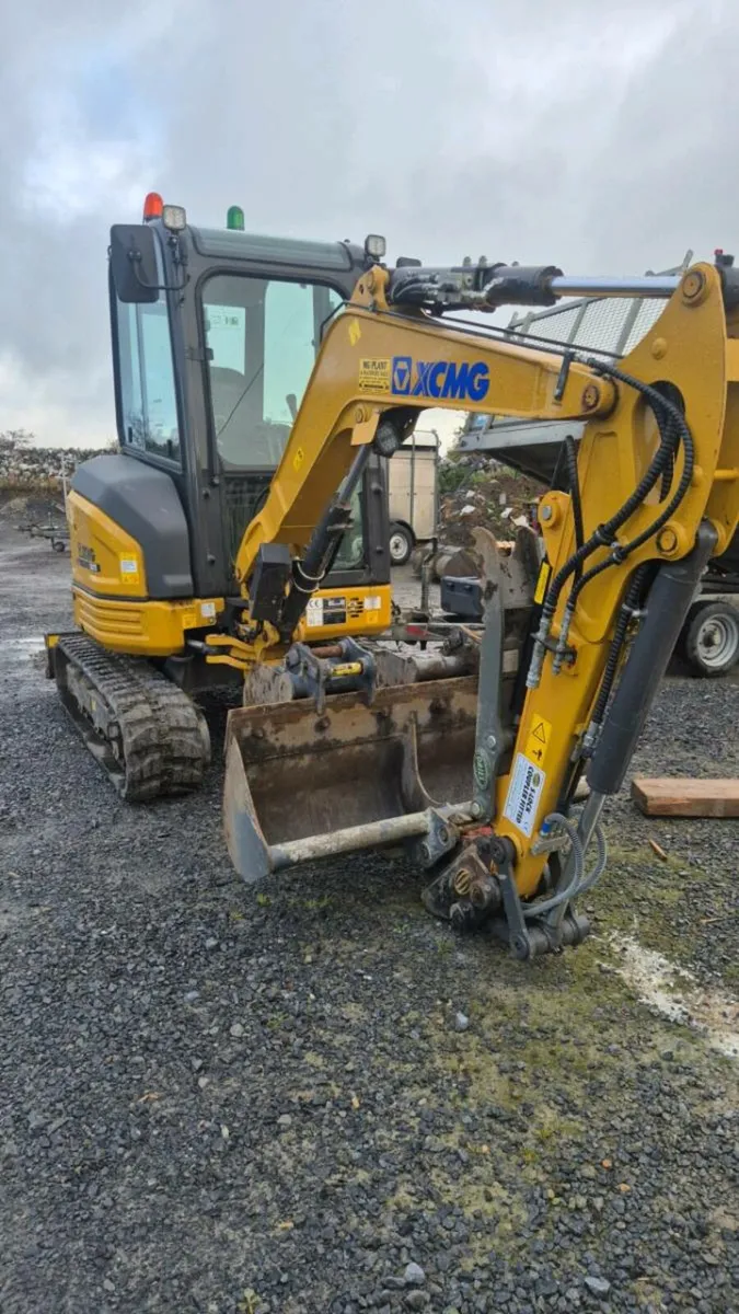 Mini digger with driver for hire - Image 3