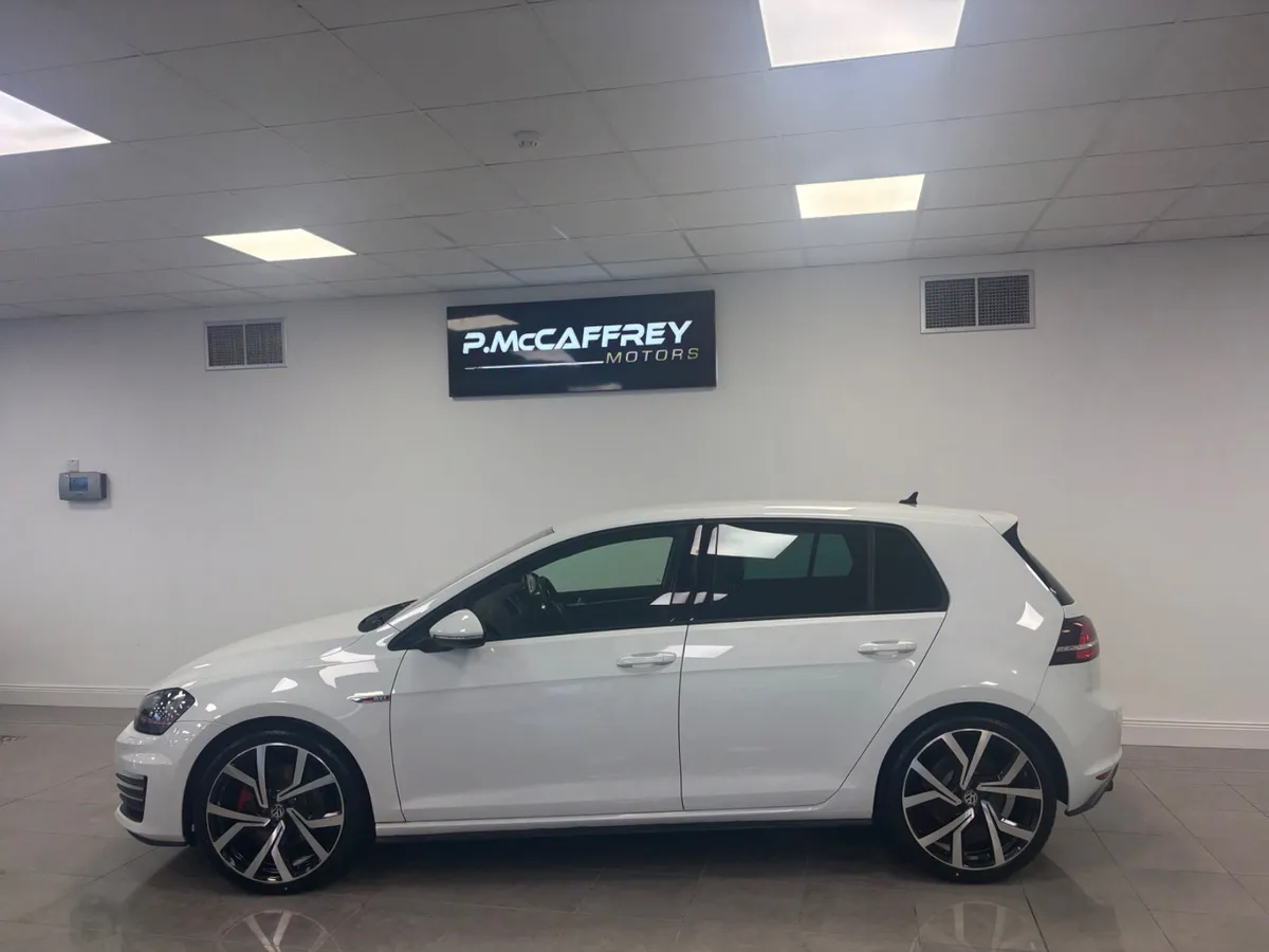 2017 Volkswagen Golf GTI 2.0 TSI DSG AUTO - Image 2